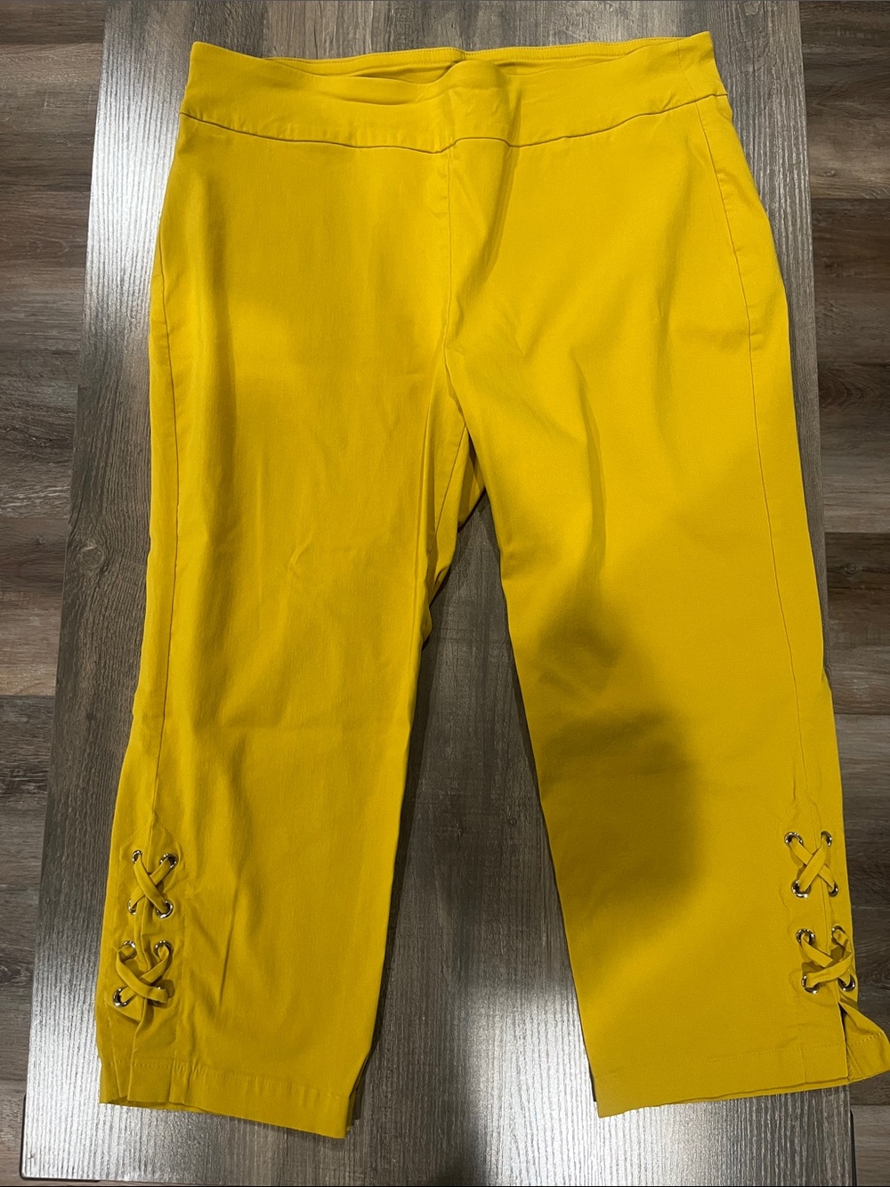 #20 JM Collection Bright Yellow Lace-Up Hem Capri Pants-NWOT